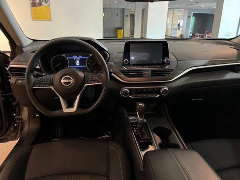 Used 2025 Nissan Altima 2.5 SV FWD image 33