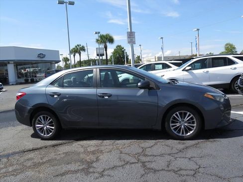 Used 2015 Toyota Corolla LE FWD image 2