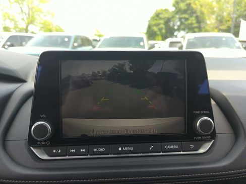 Used 2024 Nissan Rogue SV FWD image 22