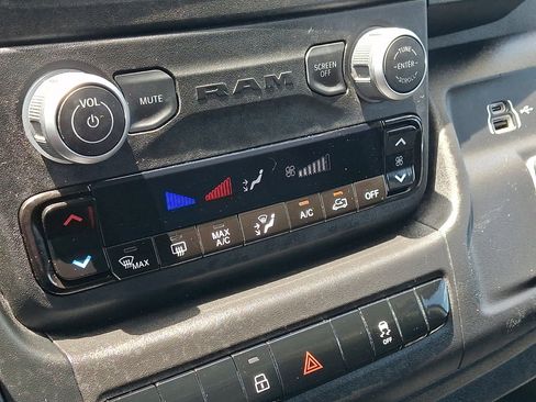 Used 2025 RAM ProMaster 2500 w/ U-Haul Equipment Group FWD image 28