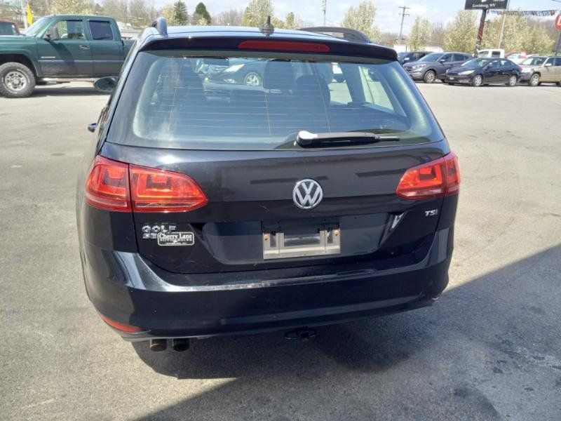 Used 2017 Volkswagen Golf SE FWD image 5