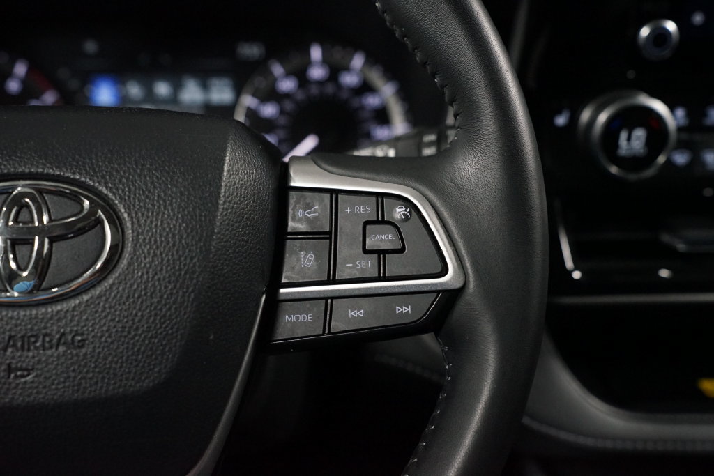 Used 2026 Toyota Highlander XLE AWD/4WD image 13