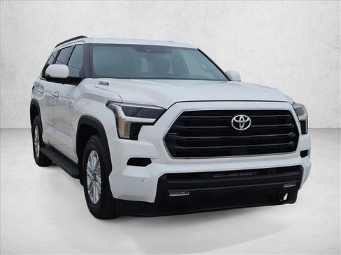 Used 2025 Toyota Sequoia SR5 AWD/4WD image 3