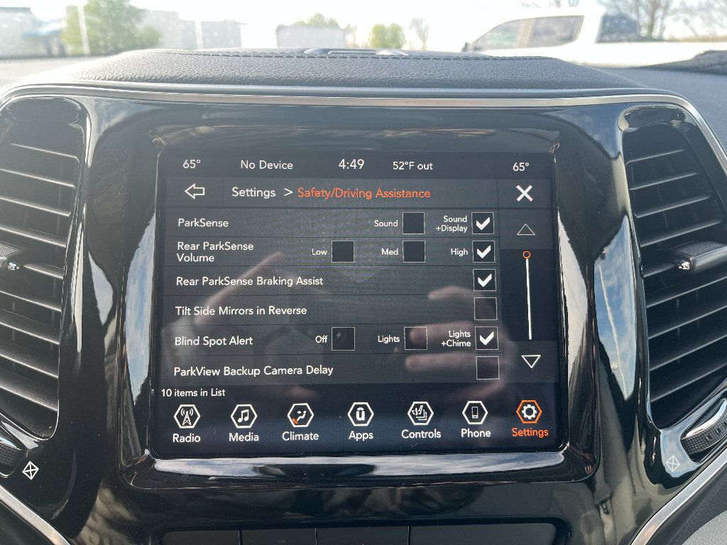 Used 2020 Jeep Cherokee Limited w/ Luxury Group AWD/4WD image 39