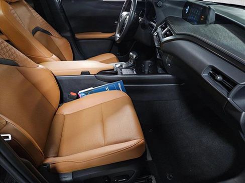 Used 2019 Lexus UX 200 w/ Premium Package FWD image 20