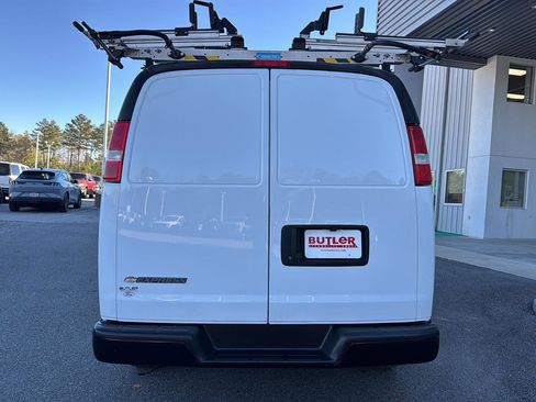 Used 2022 Chevrolet Express 2500 w/ Driver Convenience Package image 4