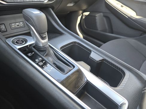 Used 2025 Nissan Sentra SV image 22