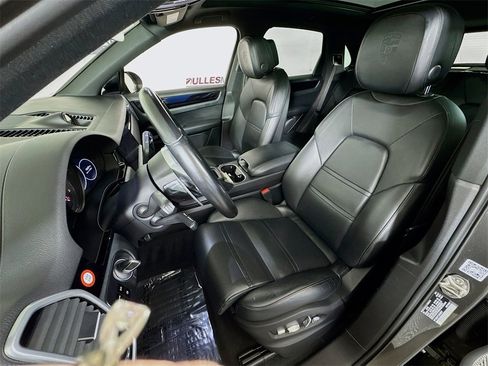 Used 2020 Porsche Cayenne S image 22