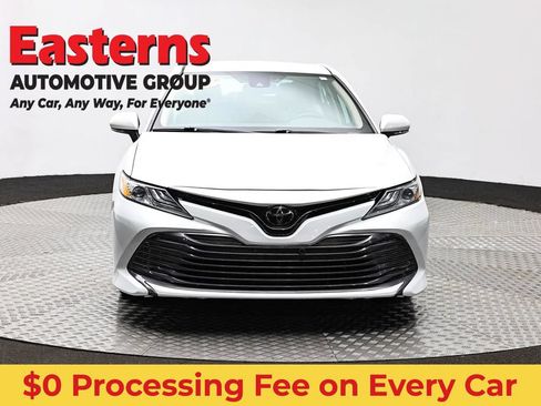Used 2019 Toyota Camry XLE w/ Carpet Mat Package FWD image 2