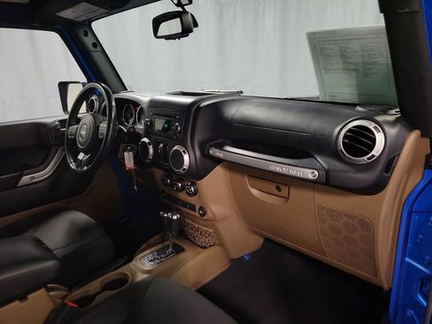 Used 2016 Jeep Wrangler Unlimited Sahara w/ Connectivity Group image 25