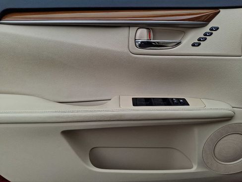 Used 2013 Lexus ES 300h image 9