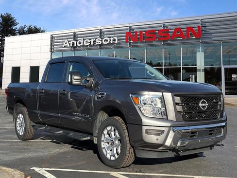 Used 2024 Nissan Titan SV w/ SV Convenience Package image 1