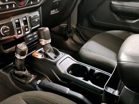 Used 2019 Jeep Wrangler Sport image 18