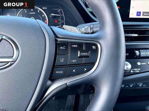 Used 2025 Lexus ES 350 w/ Premium Package FWD image 22
