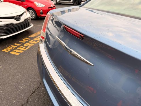 Used 2011 Chrysler 300 Limited image 24