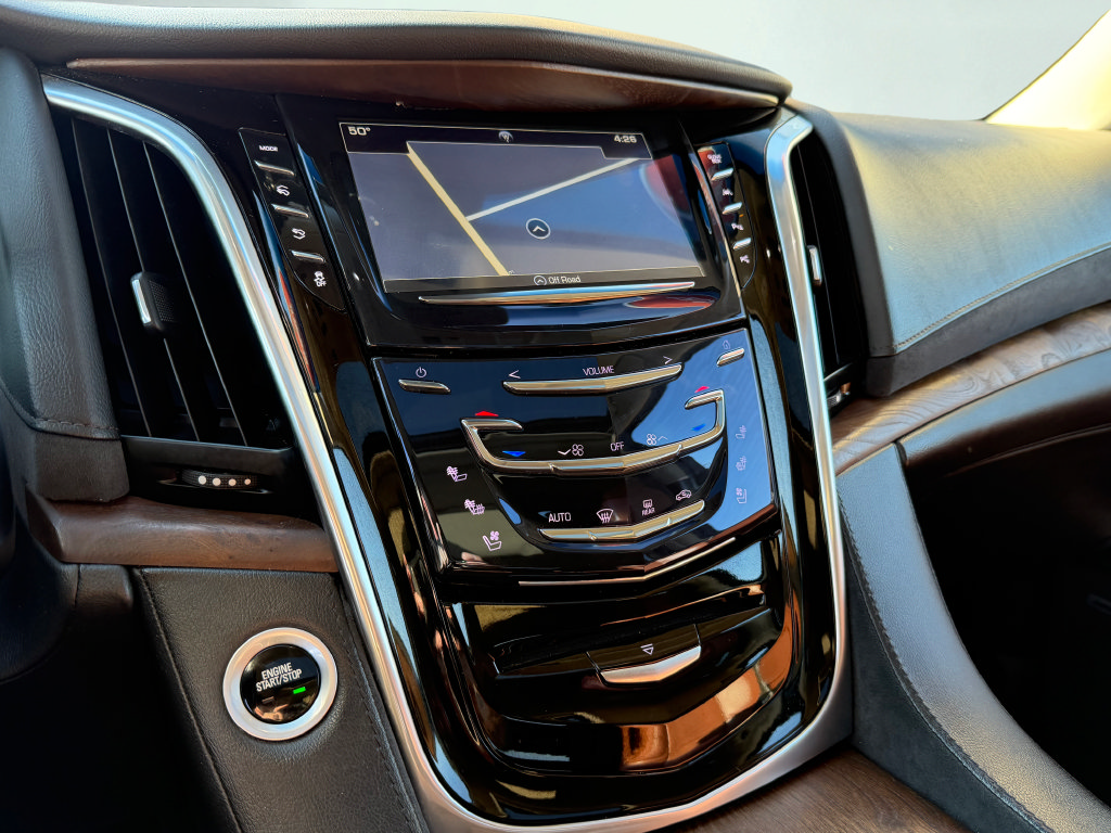 Used 2019 Cadillac Escalade Premium Luxury AWD/4WD image 28