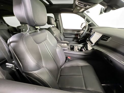 Used 2022 Jeep Wagoneer Series III w/ Premium Group I image 29