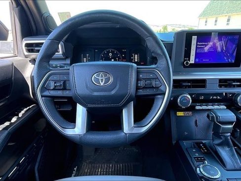 Used 2025 Toyota Tacoma SR5 AWD/4WD image 9