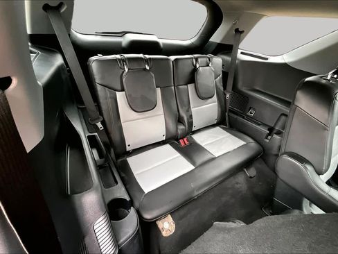 Used 2023 Ford Explorer XLT w/ Equipment Group 202A RWD image 35