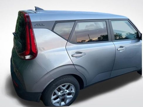 Used 2022 Kia Soul LX w/ Technology Package FWD image 9