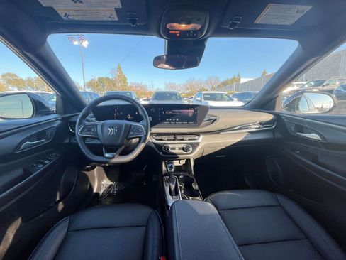 Used 2025 Buick Envista Sport Touring image 32