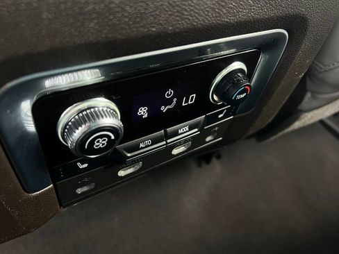 Used 2021 GMC Yukon SLT w/ SLT Luxury Plus Package image 20