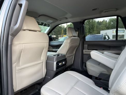 Used 2021 Ford Expedition XLT RWD image 12