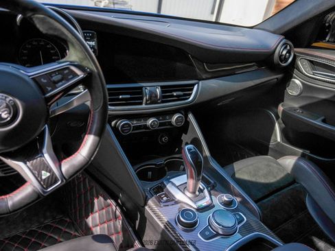 Used 2020 Alfa Romeo Giulia Quadrifoglio w/ Nero Edizione image 20