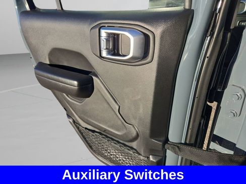 New 2025 Jeep Gladiator Sport AWD/4WD image 19