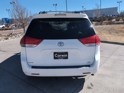 Used 2013 Toyota Sienna LE w/ Towing Pkg AWD/4WD image 6