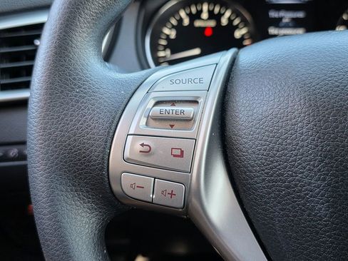 Used 2016 Nissan Rogue S image 32