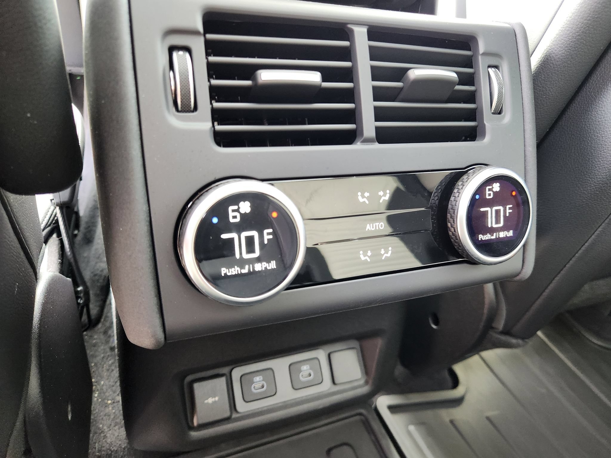 Used 2026 Land Rover Discovery S AWD/4WD image 12
