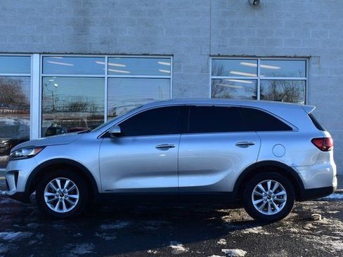 Used 2019 Kia Sorento LX image 2