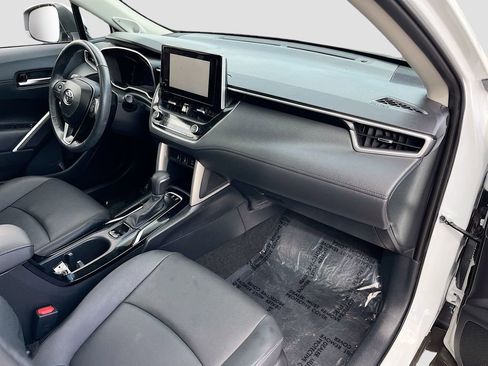 Used 2023 Toyota Corolla Cross XLE w/ Convenience Package FWD image 30