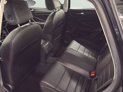 Used 2024 Volkswagen Jetta SE FWD image 12
