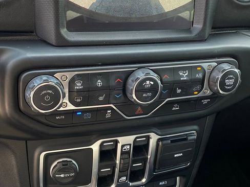 Used 2022 Jeep Wrangler Unlimited Sahara w/ Cold Weather Group AWD/4WD image 20