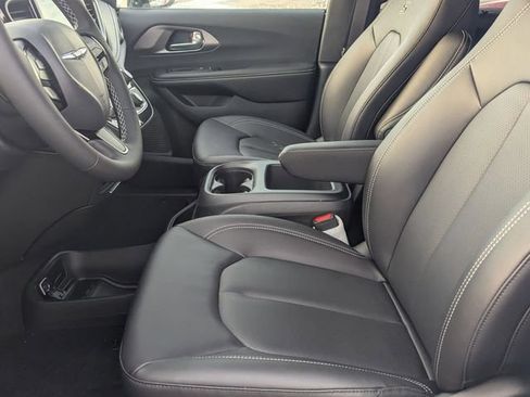 New 2026 Chrysler Pacifica Select w/ S Appearance Package FWD image 9