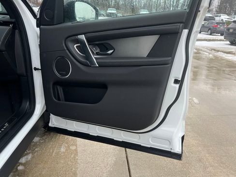 New 2025 Land Rover Discovery Sport Dynamic SE image 15