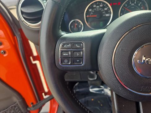 Used 2015 Jeep Wrangler Sahara w/ Dual Top Group AWD/4WD image 17
