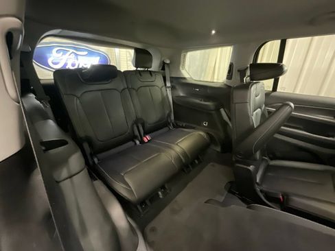 Used 2023 Jeep Grand Cherokee L Limited AWD/4WD image 16