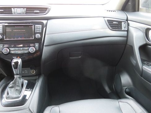 Used 2018 Nissan Rogue SL FWD image 22