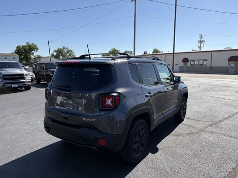 Used 2018 Jeep Renegade Trailhawk AWD/4WD image 24
