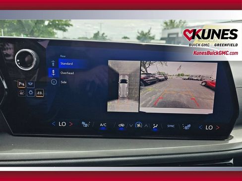 Used 2024 Chevrolet Traverse LT AWD/4WD image 18