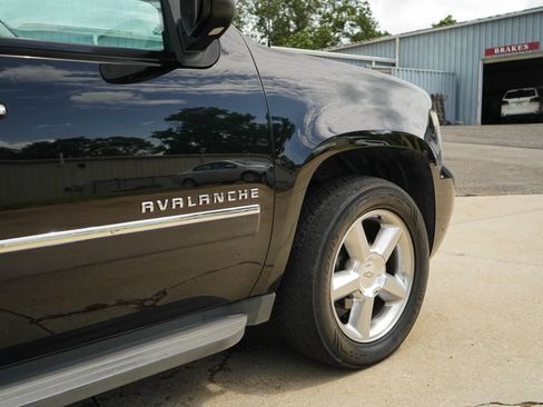 Used 2013 Chevrolet Avalanche LTZ RWD image 18