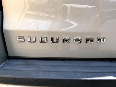 Used 2017 Chevrolet Suburban LT RWD image 10