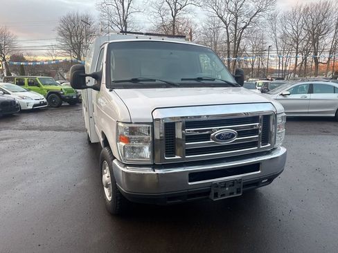Used 2016 Ford E-350 and Econoline 350 Super Duty w/ Power Windows & Locks Group RWD image 8