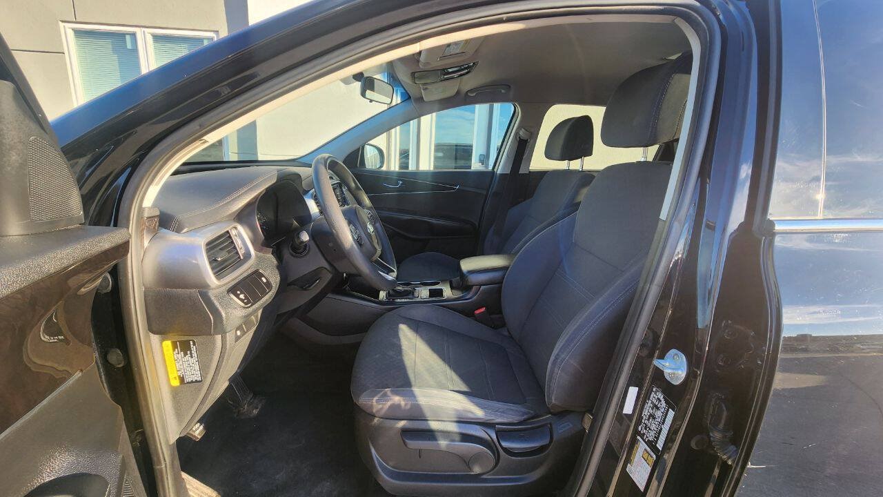 Used 2017 Kia Sorento AWD image 7