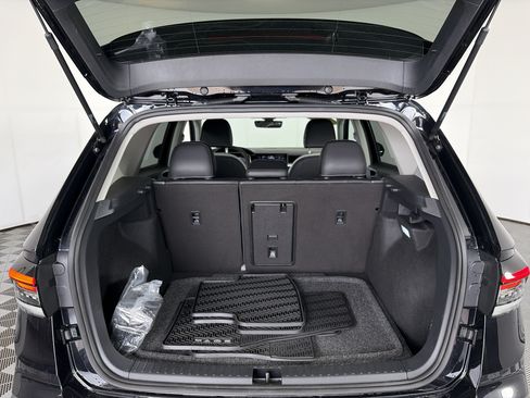 Used 2026 Volkswagen Taos SE w/ Panoramic Sunroof Package AWD/4WD image 14