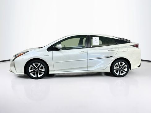 Used 2017 Toyota Prius Three Touring w/ Carpet Mat Package FWD image 4