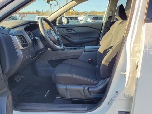 Used 2024 Nissan Rogue S image 8